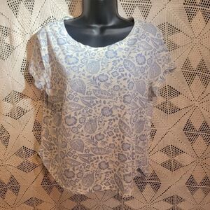 H & M basic small short sleeve blue and white floral top